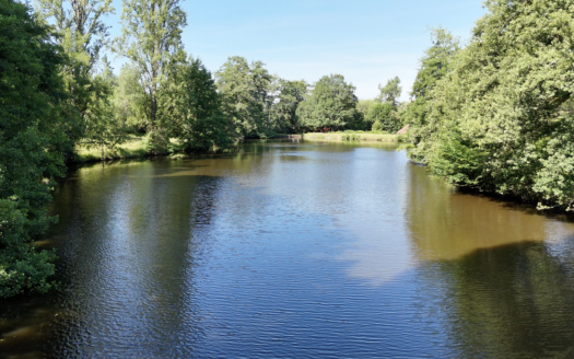 Ancien moulin sur 2 hectares avec étang