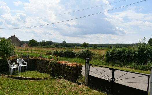 Fermette de plain pied avec jolie vue