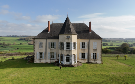 Château du XVIIIème et ses dépendances