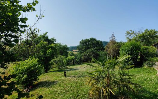 Fermette rénovée sur plus d’un hectare