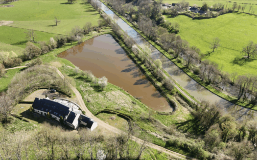 Propriété de près de 600m2 sur plus de trois hectares