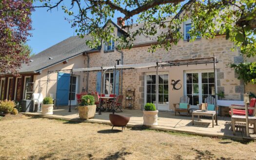 Spacieuse maison rénovée avec piscine