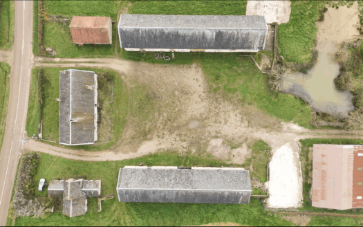Corps de ferme à rénover sur 3 hectares