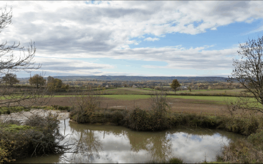 Corps de ferme à rénover sur 3 hectares