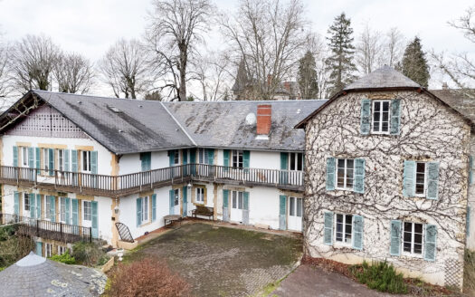 Grande demeure de caractère avec fort potentiel