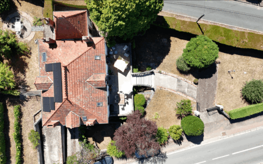 A bourgeois house ideal for a bed-and-breakfast