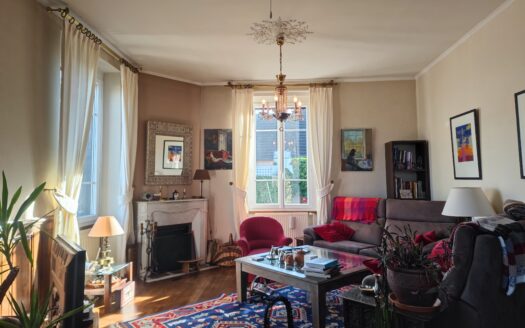 A bourgeois house ideal for a bed-and-breakfast
