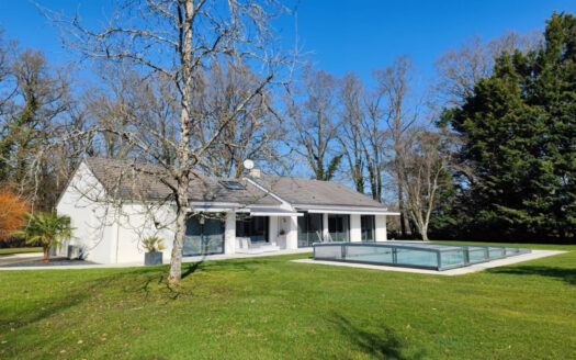 Maison contemporaine en bordure de forêt