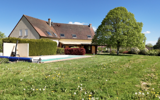 Maison d’architecte sur un hectare avec piscine