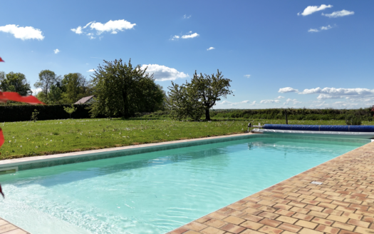 Maison d’architecte sur un hectare avec piscine
