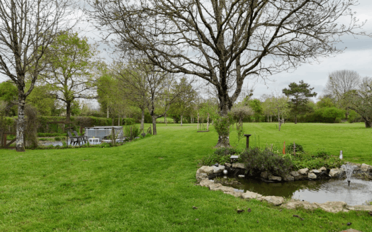 Propriété avec deux maisons et un gîte sur 7000m2 de jardin