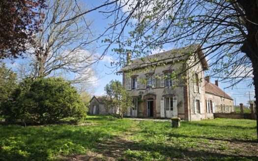 Propriété avec 2 habitations et parc arboré