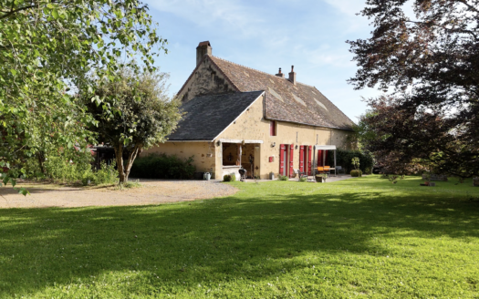 Ancien presbytère de caractère avec parc arboré au cœur du Morvan
