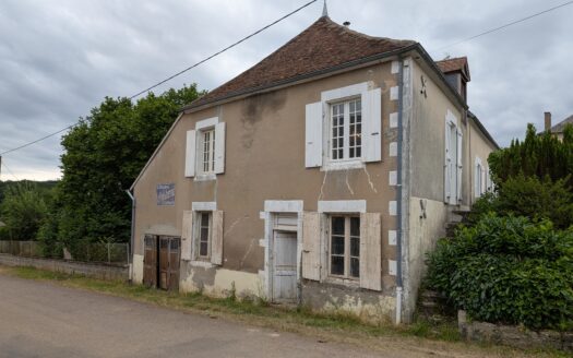 Maison de village avec dépendances