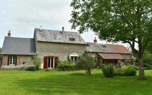 Propriété de caractère sur grand terrain arboré