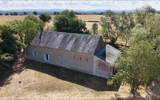 Longère idéalement située avec jolie vue