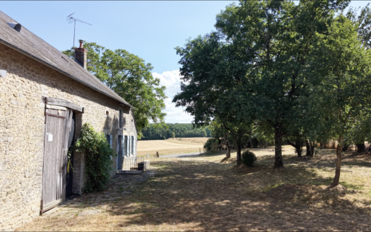 Longère idéalement située avec jolie vue
