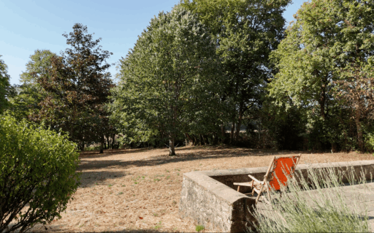 Charmante maison avec jardin arboré